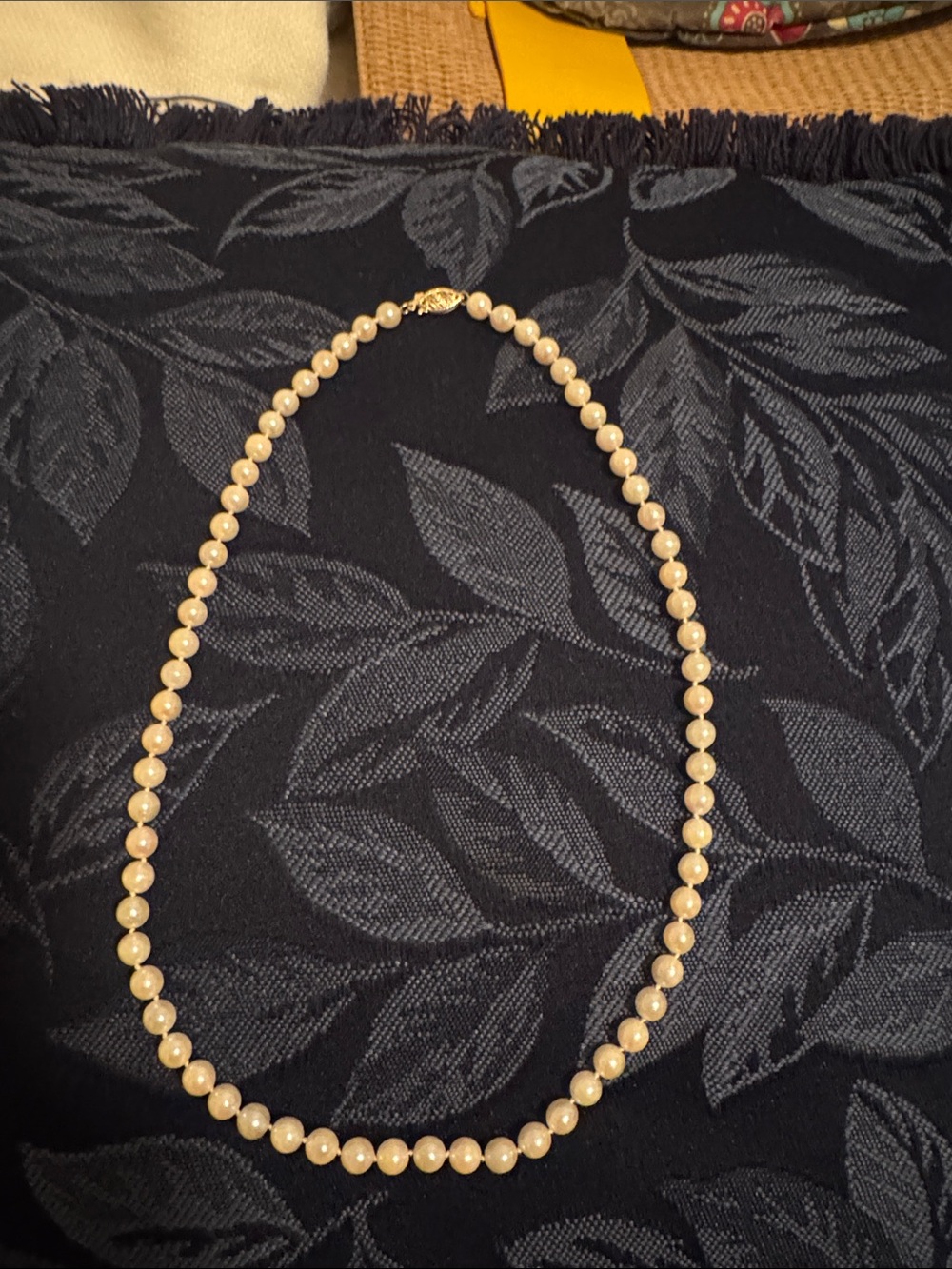 14k Classic Cream Pearl Necklace with Gold Clasp MAKE ME AN OFFER!!